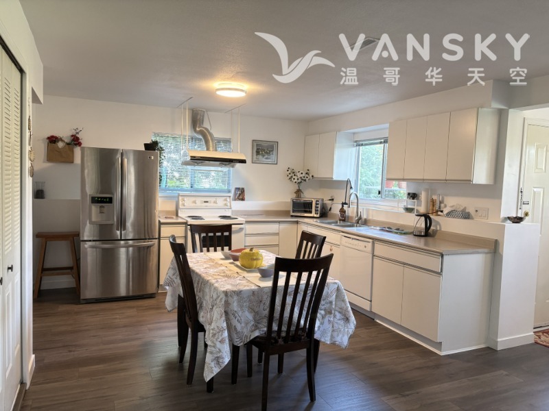 260511234215_Kitchen 1.jpg
